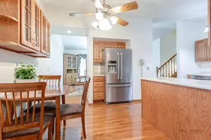916 Lorelei Dr, Zion, IL 60099 - Photo 5