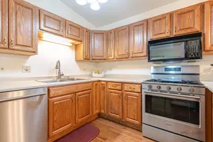 916 Lorelei Dr, Zion, IL 60099 - Photo 5