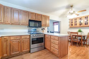 916 Lorelei Dr, Zion, IL 60099 - Photo 7