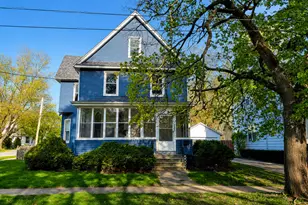 121 N May St, Aurora, IL 60506 - Photo 1