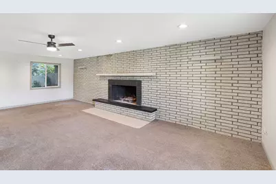 [Address not provided], Elgin, IL 60120 - Photo 11