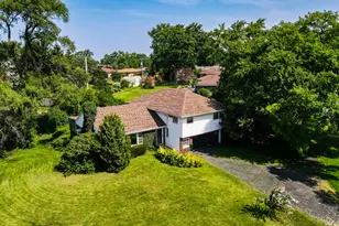 9240 S 86th Ct, Hickory Hills, IL 60457 - Photo 1