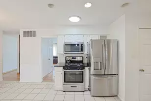 521 Edgewood Ln, Elk Grove Village, IL 60007 - Photo 11