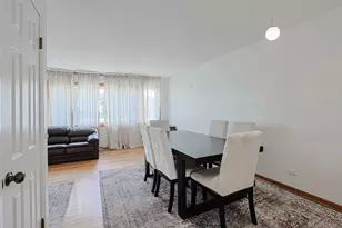 521 Edgewood Ln, Elk Grove Village, IL 60007 - Photo 5