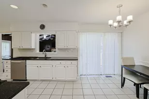 521 Edgewood Ln, Elk Grove Village, IL 60007 - Photo 9