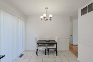 521 Edgewood Ln, Elk Grove Village, IL 60007 - Photo 7