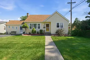 6743 106th Pl, Chicago Ridge, IL 60415 - Photo 1