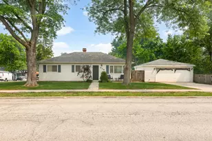 528 W Crystal St, Mundelein, IL 60060 - Photo 1