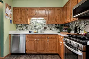 196 Saenz Ln, Joliet, IL 60436 - Photo 5