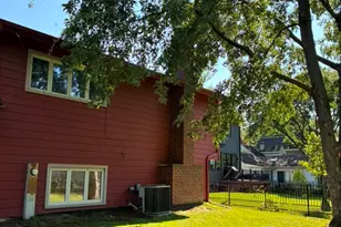 633 E 8th Ave, Naperville, IL 60563 - Photo 17