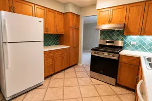 633 E 8th Ave, Naperville, IL 60563 - Photo 7