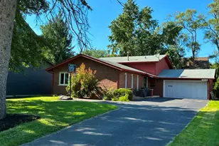 633 E 8th Ave, Naperville, IL 60563 - Photo 1