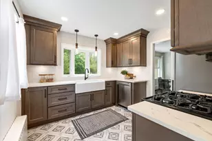 270 Lagoon Dr, Northfield, IL 60093 - Photo 7