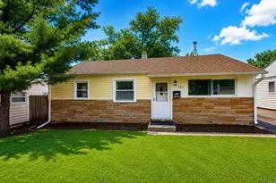 334 S Seymour Ave, Mundelein, IL 60060 - Photo 1