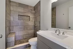 847 Essex Cir, Grayslake, IL 60030 - Photo 13