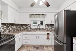 808 W 14th St, Sterling, IL 61081 - Photo 5