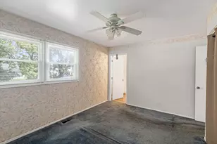 610 W Burning Tree Ln, Arlington Heights, IL 60004 - Photo 9