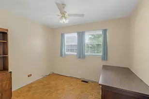 610 W Burning Tree Ln, Arlington Heights, IL 60004 - Photo 11