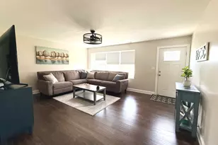 1316 Chalfont Dr, Schaumburg, IL 60194 - Photo 3