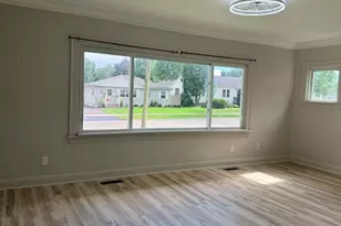 618 E 12th St, Lockport, IL 60441 - Photo 5