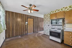 315 E Schaumburg Rd, Streamwood, IL 60107 - Photo 9