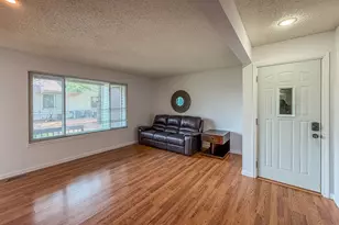1120 Kara Dr, Champaign, IL 61822 - Photo 5