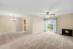 395 Springlake Ln, Aurora, IL 60504 - Photo 3