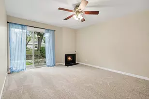 395 Springlake Ln, Aurora, IL 60504 - Photo 5