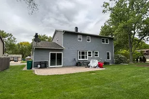 22 University Dr, Buffalo Grove, IL 60089 - Photo 5