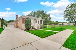 923 E 158th St, Dolton, IL 60419 - Photo 3