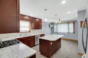 923 E 158th St, Dolton, IL 60419 - Photo 15