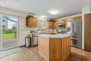 229 Churchill Ct, Round Lake Beach, IL 60073 - Photo 7