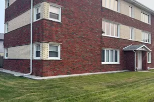 8700 S 82nd Ct, Hickory Hills, IL 60457 - Photo 3