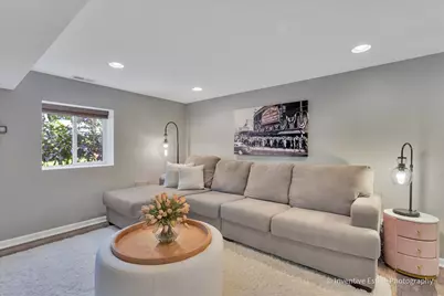 331 W Hillside Avenue, Elmhurst, IL 60126 - Photo 15