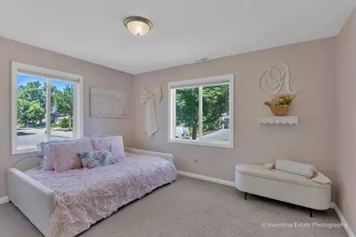 331 W Hillside Avenue, Elmhurst, IL 60126 - Photo 9