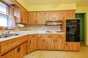11132 84th Pl, Willow Springs, IL 60480 - Photo 9