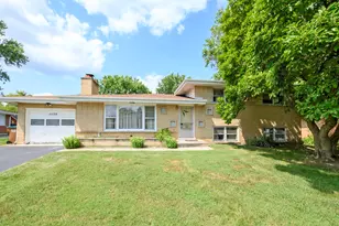 11132 84th Pl, Willow Springs, IL 60480 - Photo 1