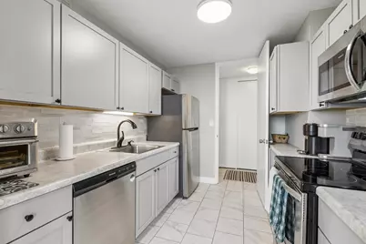 2626 N Lakeview Avenue #1002, Chicago, IL 60614 - Photo 3