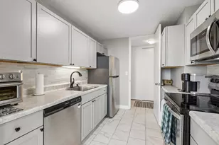 2626 N Lakeview Ave, Chicago, IL 60614 - Photo 3