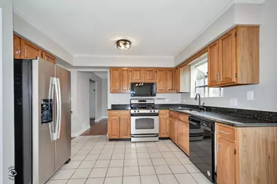 8348 Adbeth Avenue, Woodridge, IL 60517 - Photo 9