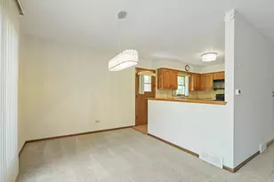532 Summit Dr, Schaumburg, IL 60193 - Photo 7