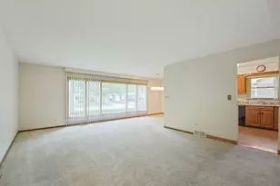 532 Summit Dr, Schaumburg, IL 60193 - Photo 3