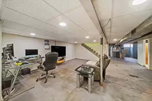 201 S Reedwood Dr, Joliet, IL 60436 - Photo 15