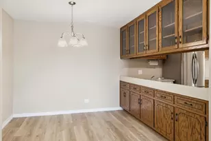 10420 Circle Dr, Oak Lawn, IL 60453 - Photo 7