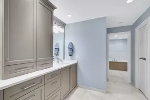 5 Oak Brook Club Dr, Oak Brook, IL 60523 - Photo 19