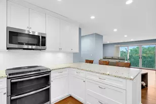 5 Oak Brook Club Dr, Oak Brook, IL 60523 - Photo 11