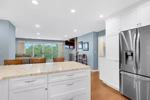 5 Oak Brook Club Dr, Oak Brook, IL 60523 - Photo 3