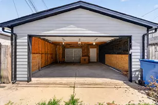 3023 W Wellington Ave, Chicago, IL 60618 - Photo 27