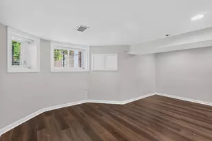 3023 W Wellington Ave, Chicago, IL 60618 - Photo 17