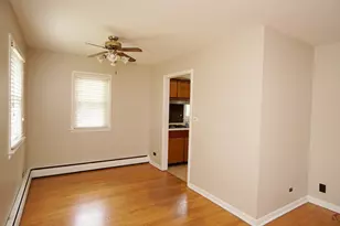 208 N Graylynn Dr, Mount Prospect, IL 60056 - Photo 3